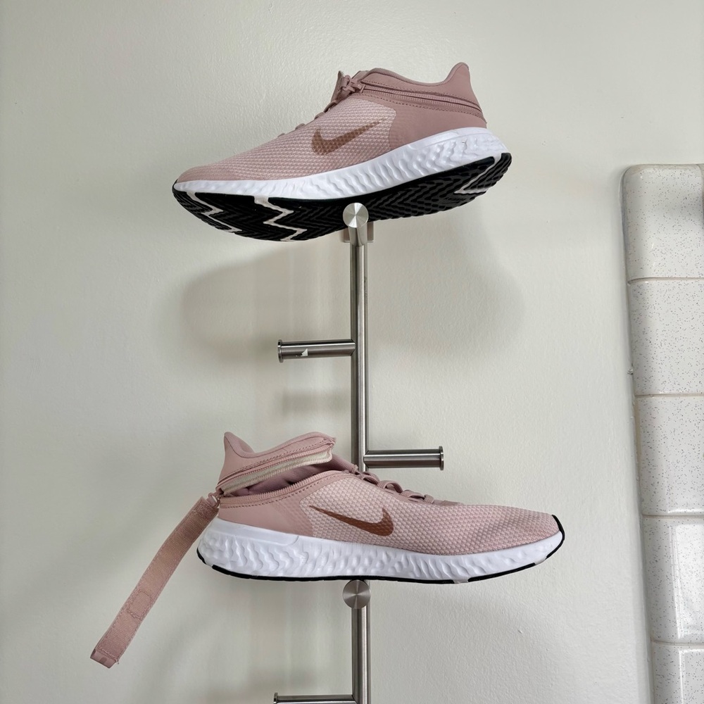 Nike Revolution 5 Barely Rose Women’s Size 9 Tennis Shoes Sneakers - Picture 2 of 5